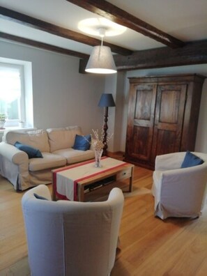 Coin salon dans le hall