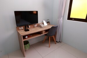 Deluxe Double Room, Shared Bathroom | Television