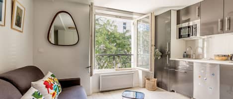 Flatscreentelevisie en een kantoor