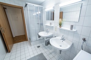 Apartment, 1 Bedroom, Northern Side | Bathroom sink