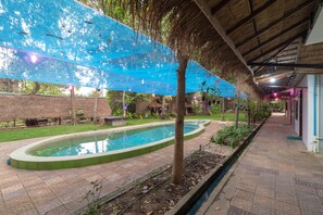 Outdoor pool - Damnak Tormeas Homestay (Siem Reap)