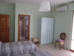 Triple Room | Cribs/infant beds, free WiFi, bed sheets - A Casa Di Giò (Atri)