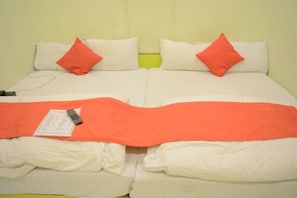 Minibar, free WiFi, bed sheets