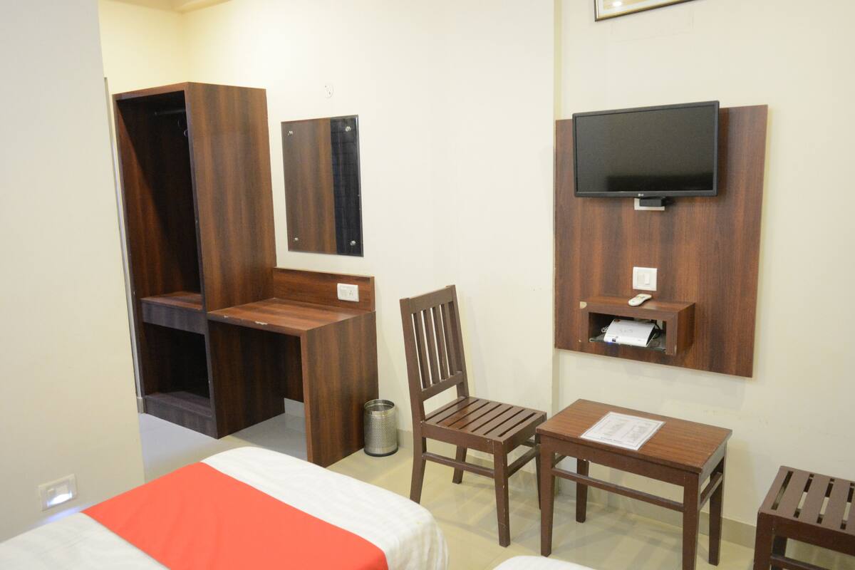 Minibar, free WiFi, bed sheets