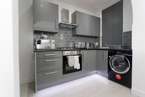 3 bedrooms - Burton House (Leeds)