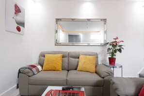 Apartment, Private Bathroom (3 Bedroom apartment ) | Lounge - Burton House (Leeds)