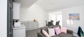 Coast & City - Eglinton Street