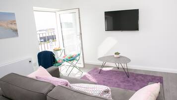 Exclusive Apartment, Private Bathroom, Sea View | Lounge