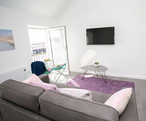 Exclusive Apartment, Private Bathroom, Sea View | Lounge
