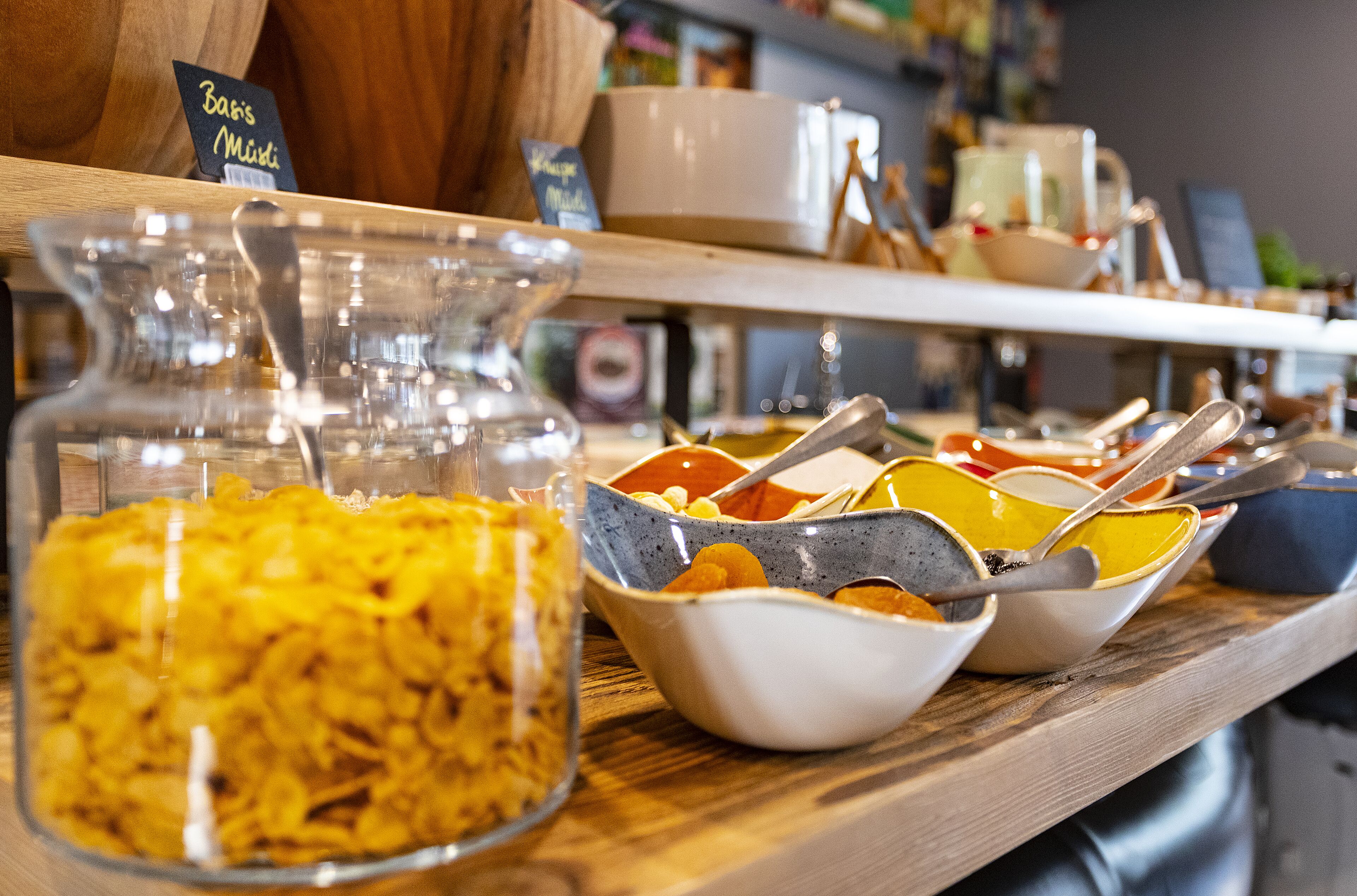 daily buffet breakfast (eur 21.90 per person)
