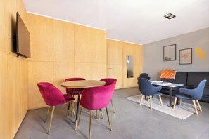 Appartement Supérieur, accessible aux personnes à mobilité réduite (Suite n°1) | Coin séjour | Télévision LED, chauffage par le sol