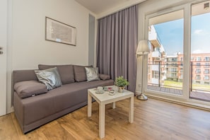 Apartamento, 2 quartos (79B) | Sala de estar | TV de tela plana