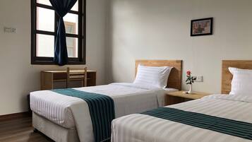 Superior Twin Room | Minibar, free WiFi, bed sheets
