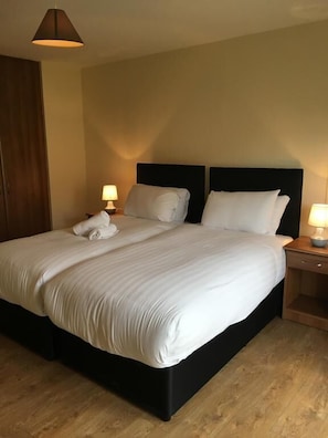 2-Bedroom Apartment | Iron/ironing board, bed sheets