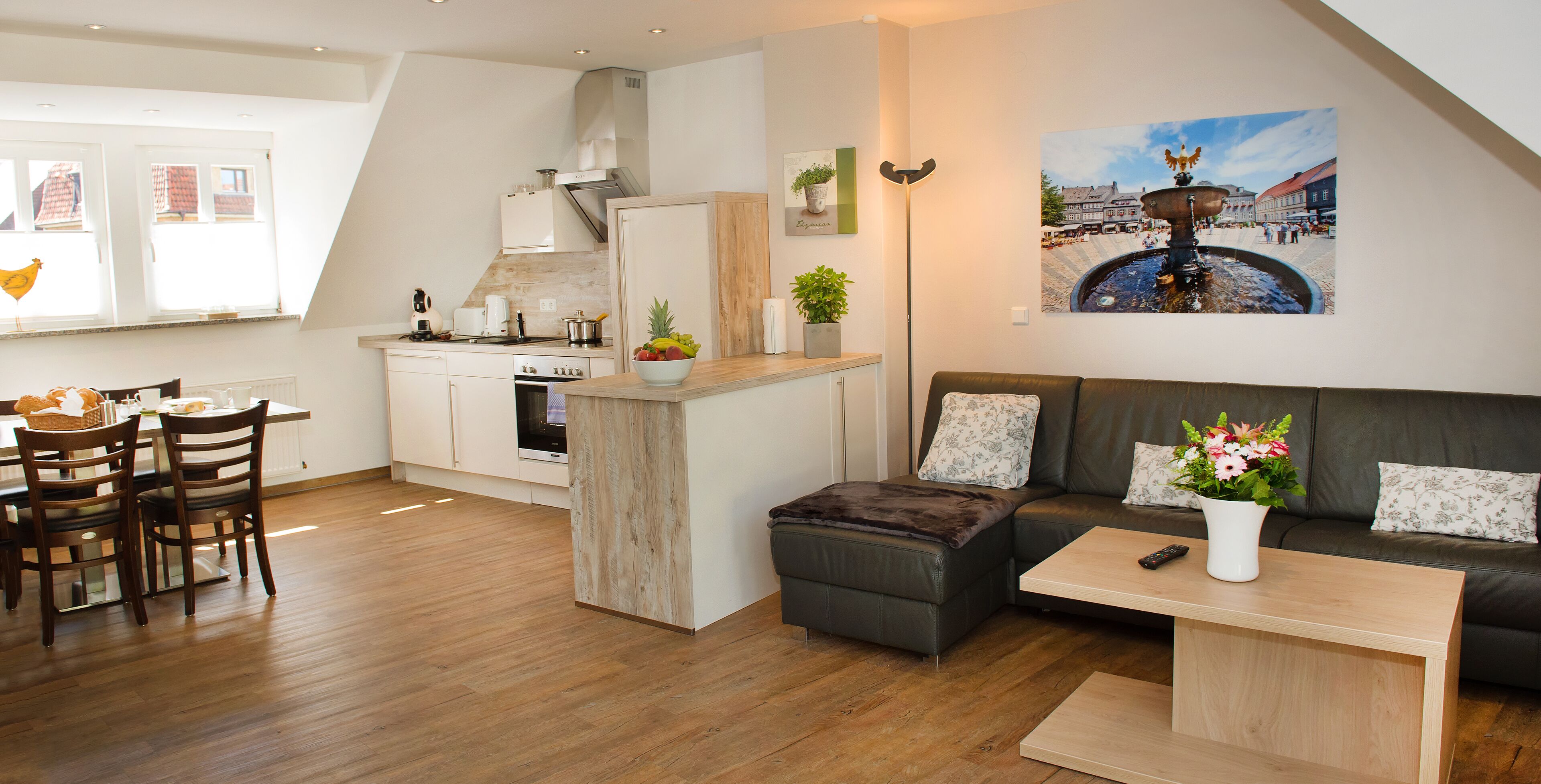 Appartement, terras | Woonruimte | Een 120-cm plasmatelevisie met kabelzenders en een televisie