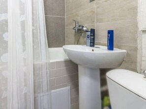 Apartment | Bathroom