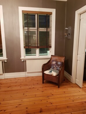 基础公寓, 2 间卧室 | 熨斗/熨衣板、免费 WiFi、床单