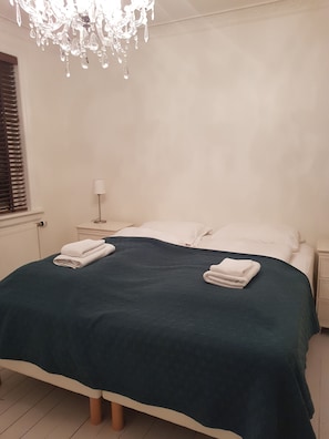 Departamento básico, 3 habitaciones | Tabla de planchar con plancha, wifi gratis y ropa de cama 