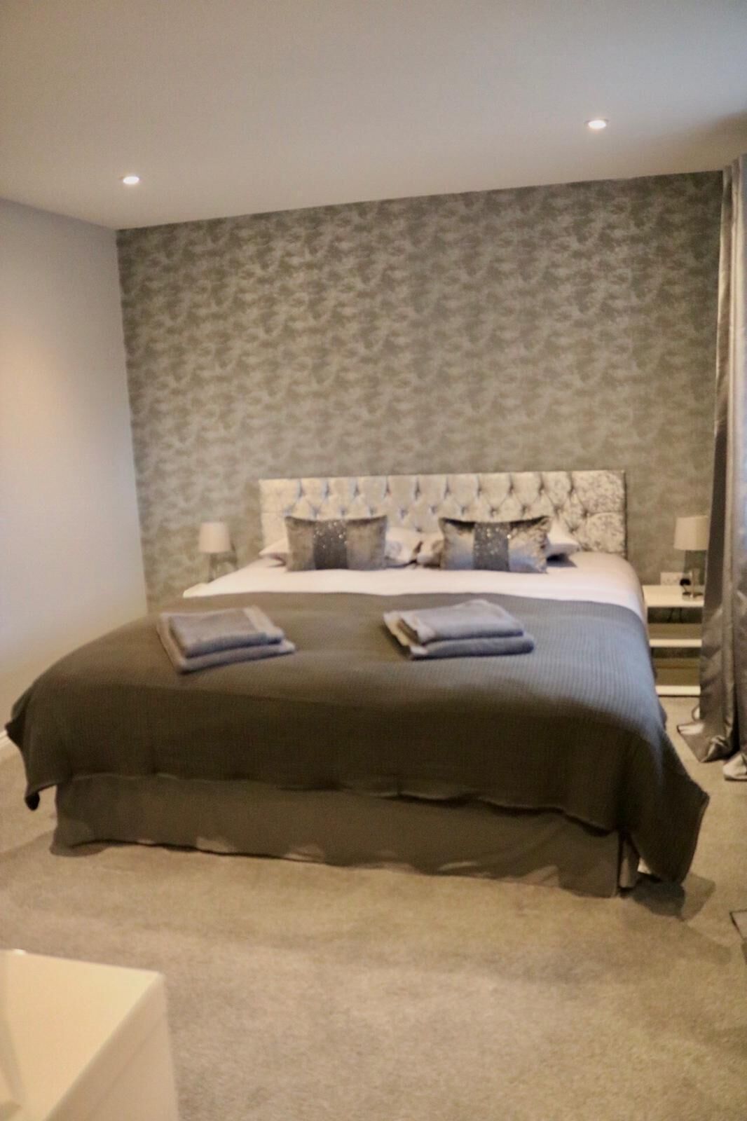 2 habitaciones, tabla de planchar con plancha y wifi gratis 