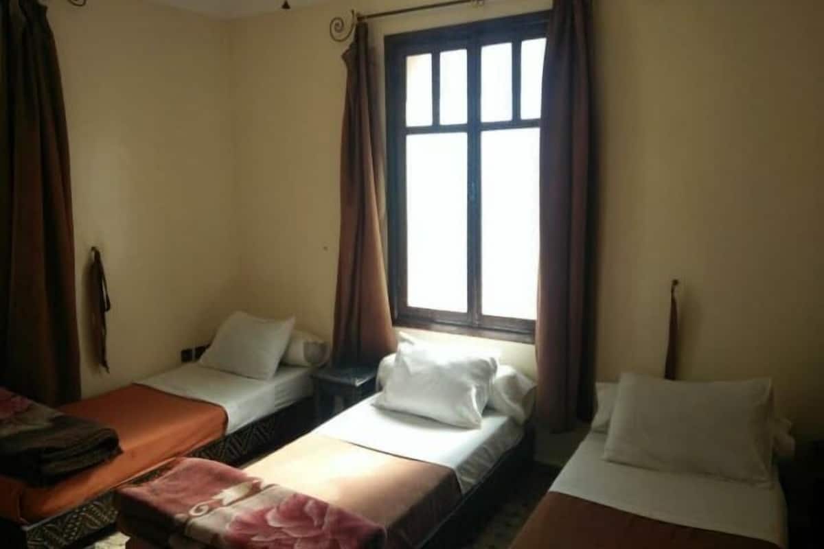 Triple Room | Meja, Wi-fi percuma, dihias secara berasingan 
