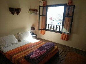 각각 다른 스타일의 인테리어, 각각 다르게 가구 비치, 책상, 무료 WiFi