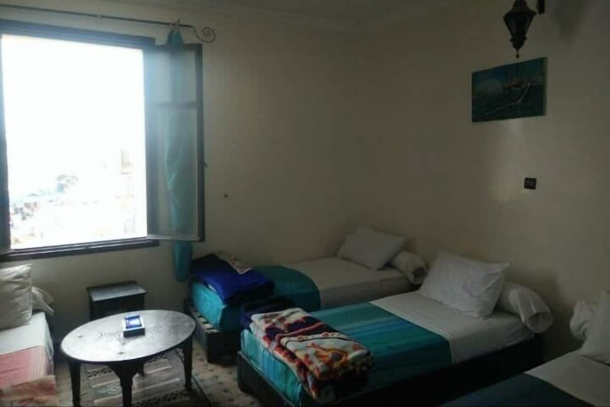 Quadruple Room | Meja, Wi-fi percuma, dihias secara berasingan 