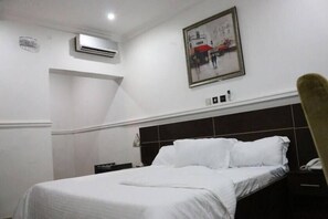 Deluxe Room | Desk, laptop workspace, free WiFi, bed sheets