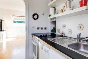 Lägenhet (Haus 2, 2. Stock, links) | Eget kök | Kylskåp, mikrovågsugn, ugn och spishäll