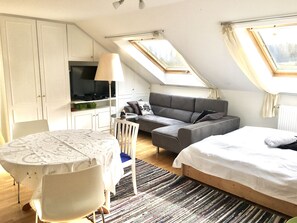 Apartment (Haus 2, 2. Stock, links) | Living area | Flat-screen TV