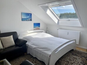 Apartment (Haus 12, 2. Stock, rechts) | Individually decorated, individually furnished, iron/ironing board