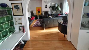 公寓 (Haus 12, 1. Stock) | 起居區 | 平面電視