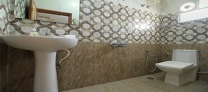 Deluxe-Doppelzimmer | Badezimmer | Dusche