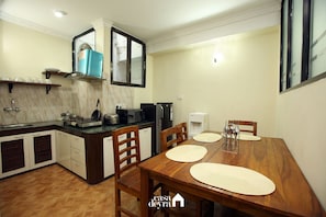 Appartement, 2 chambres, non-fumeurs | Cuisine privée | Réfrigérateur, micro-ondes, plaque de cuisson, bouilloire électrique