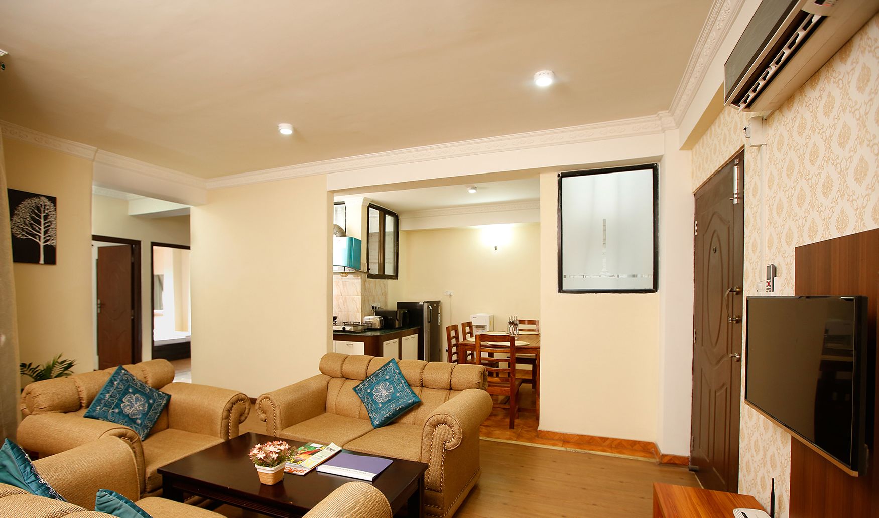 Căn hộ, 2 phòng ngủ, không hút thuốc | Khu phòng khách | TV màn hình phẳng 21-inch có truyền hình kỹ thuật số, TV LED 