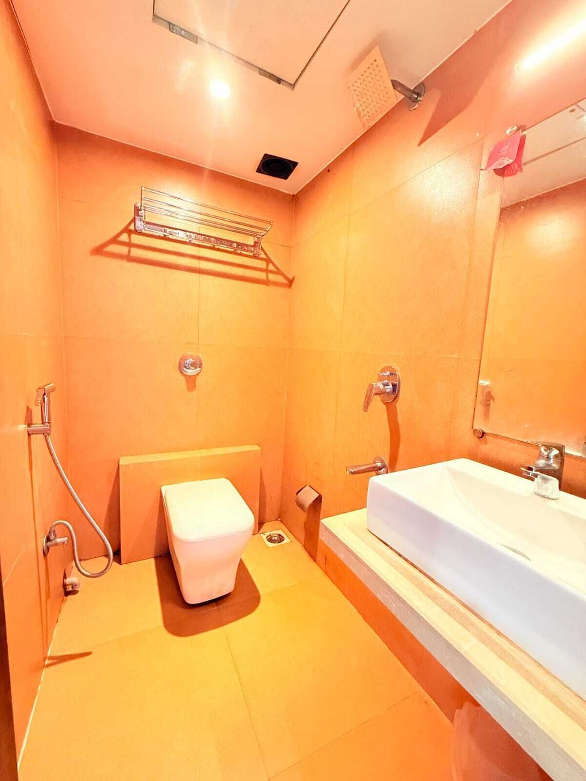 标准房 | 客房内保险箱、折叠床/加床（额外收费）、免费 WiFi