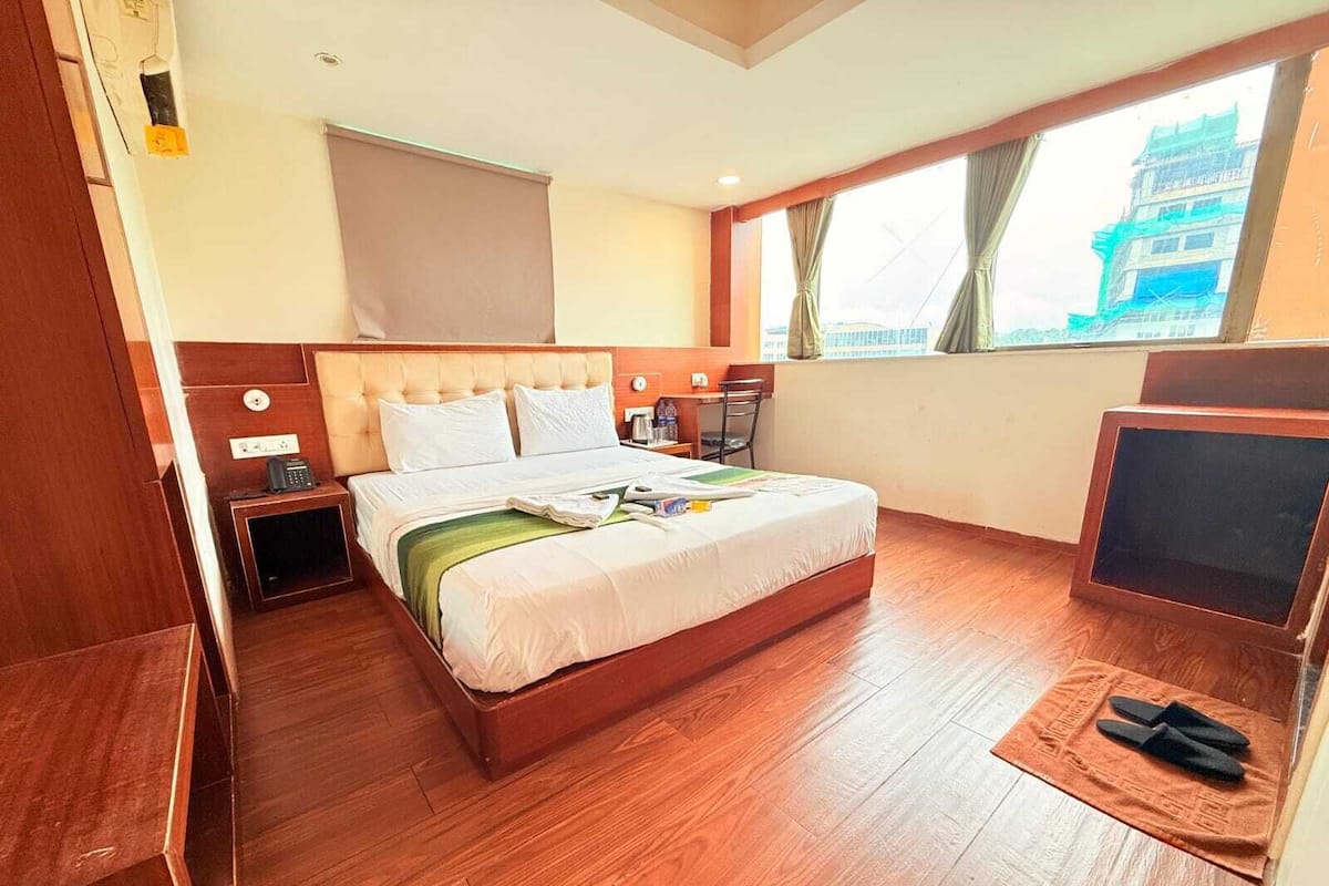 In-room safe, rollaway beds, free WiFi