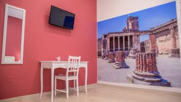 Familienzimmer | Individuell dekoriert, individuell eingerichtet, Schreibtisch