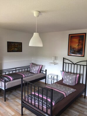 Apartment, Terrace | Hypo-allergenic bedding, rollaway beds, free WiFi, bed sheets - Alexanders Ferienwohnungen (Wenden)