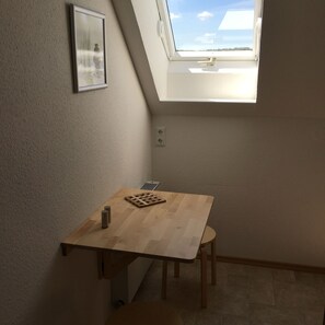 Apartamento (Shower) | Opções para refeição no quarto