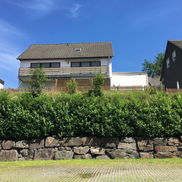 Fachada da propriedade