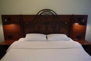 Kahden hengen deluxe-huone (yksi tai kaksi sänkyä) | Tallelokero huoneessa, silitysrauta/-lauta, ilmainen Wi-Fi