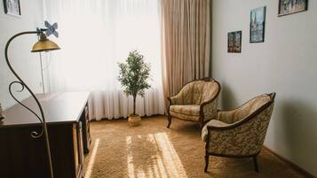 Luxury Room | 1 bedroom, in-room safe, iron/ironing board, free WiFi