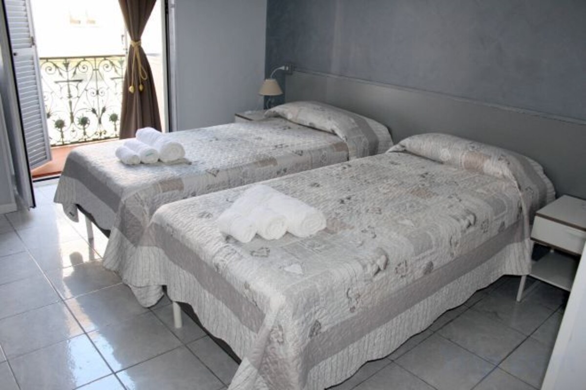 Comfort Double or Twin Room, Private Bathroom, City View
