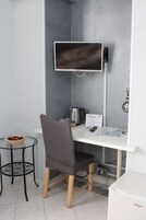 Minibar, Schreibtisch, Verdunkelungsvorhänge, schallisolierte Zimmer