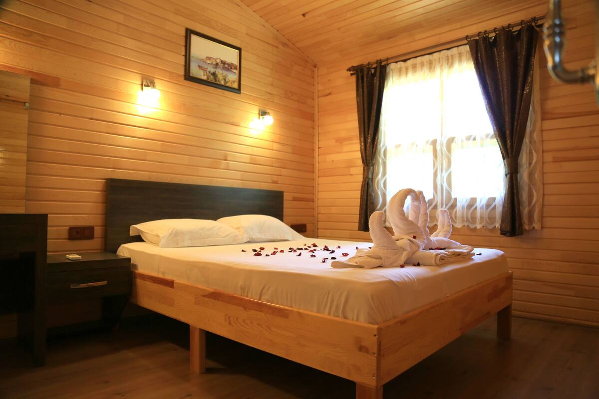 Premium bedding, individually decorated, individually furnished, desk