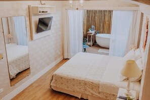 高档床上用品、迷你吧、客房内保险箱、免费 WiFi