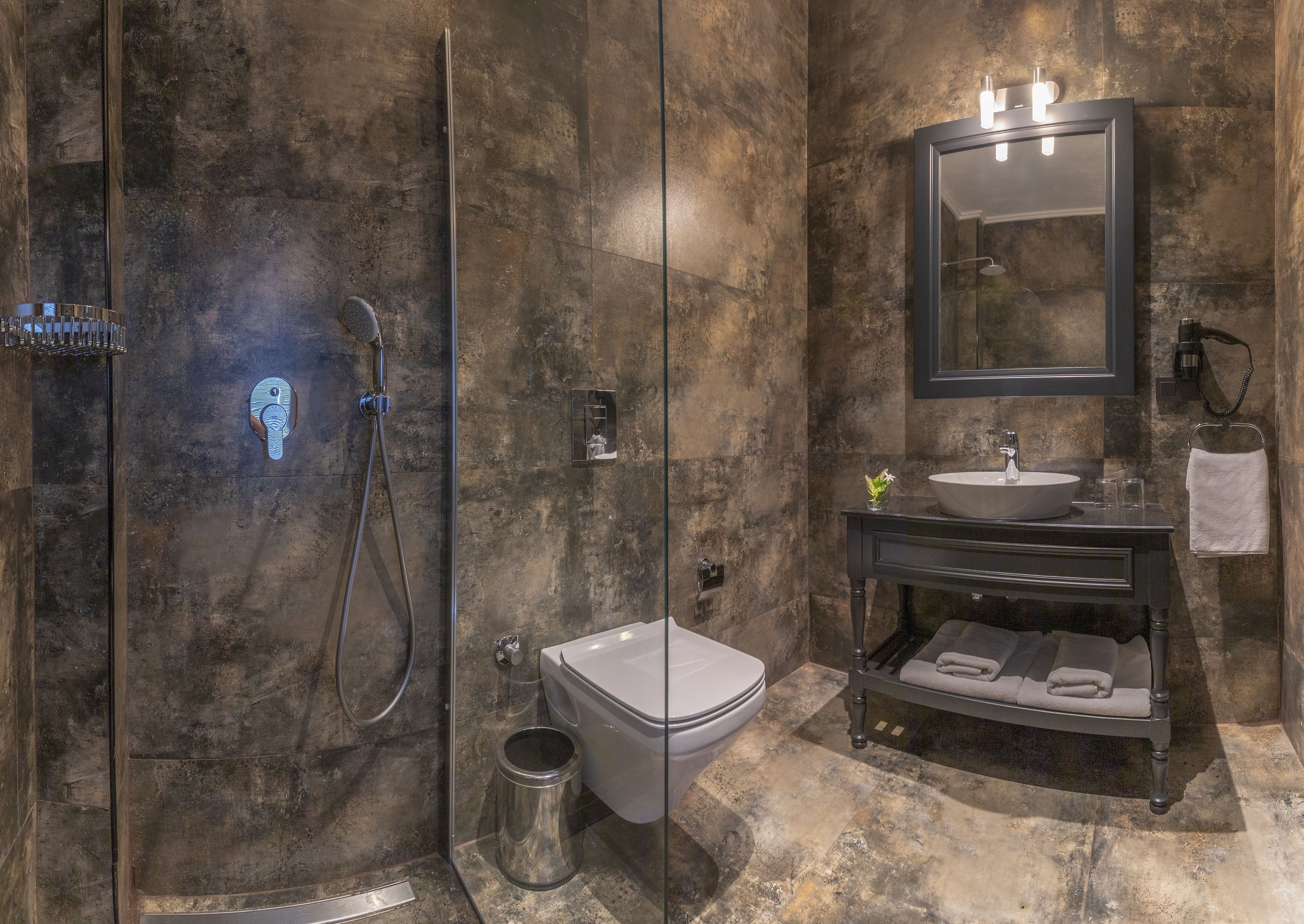 deluxe triple room, sea view | bathroom shower