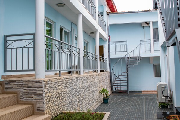 Exterior detail - Hotel Vitória (São Tomé)