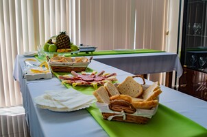 Free daily continental breakfast