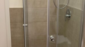 Classic Room | Bathroom - Le Castella Affittacamere (Isola di Capo Rizzuto)